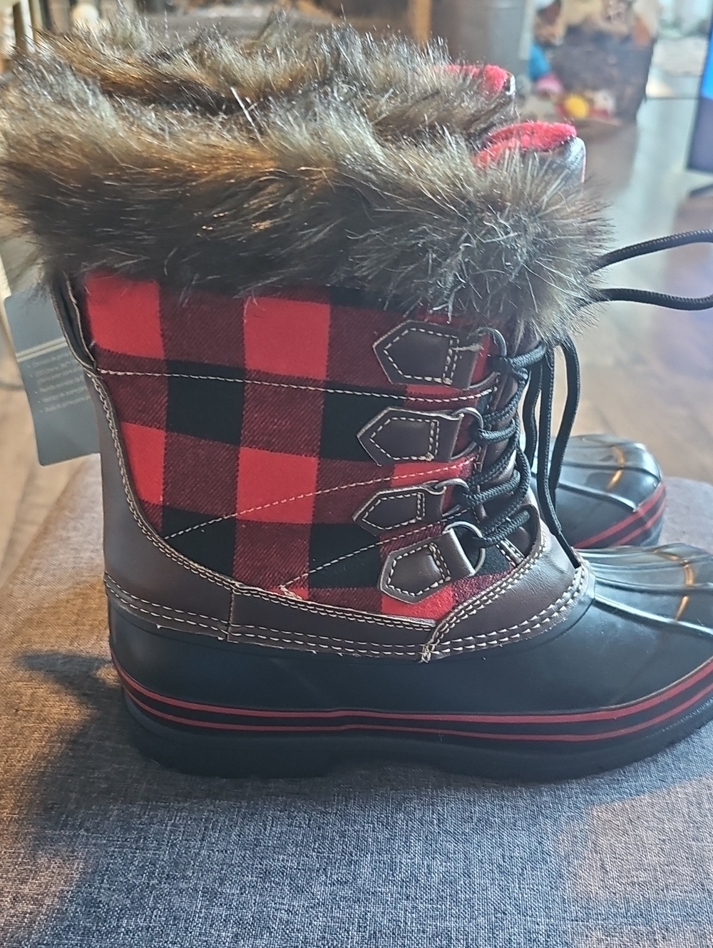 NWT Natural Reflections Red & Black Plaid Fur-Trim Lace-Up Winter Boots Size 10 - Picture 5 of 9